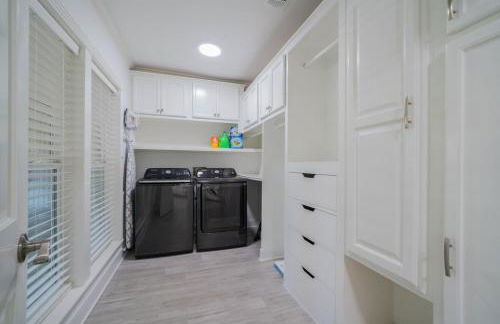 Bright and Spacious Home for w Pool -over 30 Nights- - Foto 42