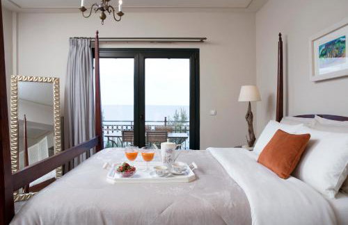 Avra Private Suites - Photo 24