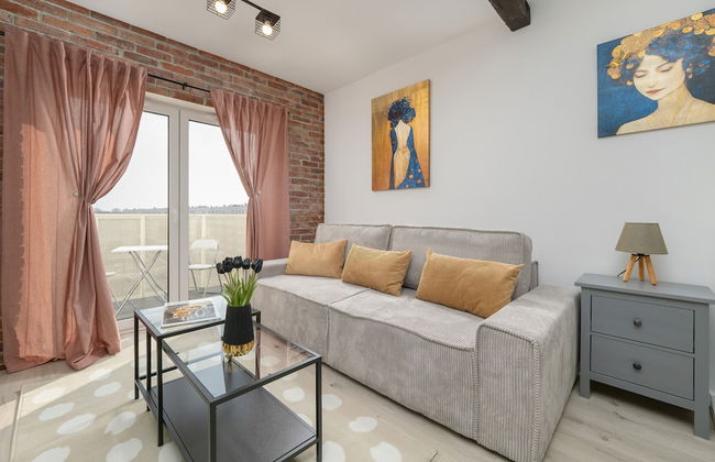 Modern Studio With Balcony by Renters - Photo 15