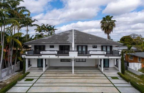 April Sale! 4BR - Private Yard, Grill, Soaking Tub, Near Coral Gables & MIA Airport - Foto 39