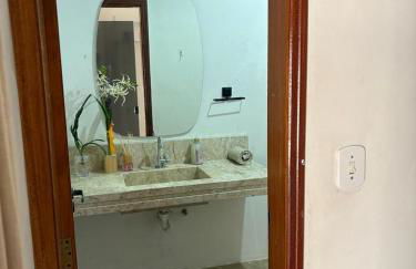 Casa inteira com três quartos, piscina climatizada por energia solar e área de churrasqueira - Foto 13