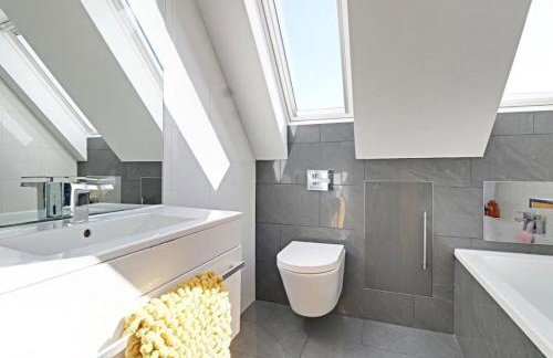 The Bay House, Sea Views and Walk to the Beach - Foto 13