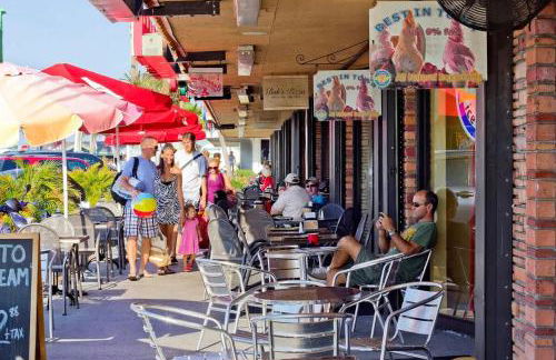 Hemingway 3 Bedroom Condo 2 Blocks from the Beach - Photo 29