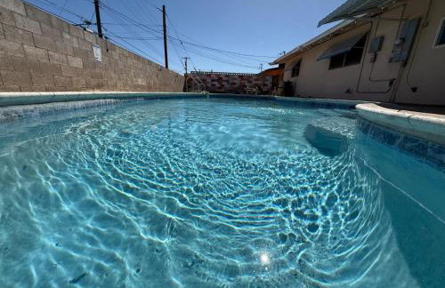 Vintage Apt Private Pool Oasis Sleeps 6 5 Min DT - Foto 2