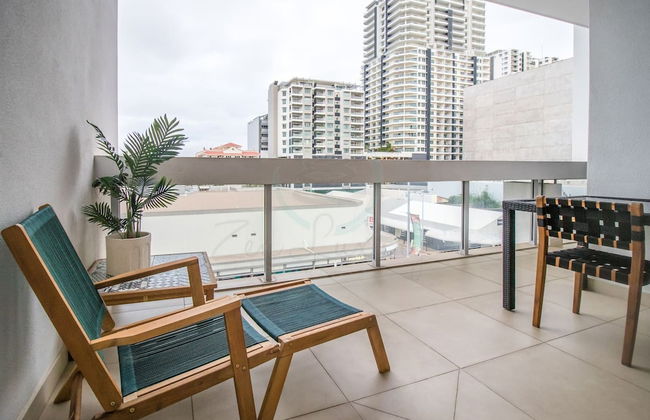 City Skyline Escape Office Parking Pool - Foto 4