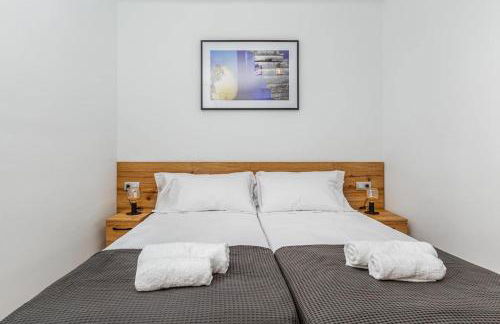 Poble Sec 3BR 2BA Balcony Sleeps 7 - Photo 19