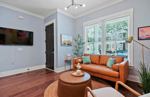 Renovated Dog Friendly Duplex Near Food & Fun Fully Fenced Yard and Private Parking - Foto 8