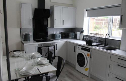 House - Sleeps 4 - Parking - Garden - City Centre - Foto 4