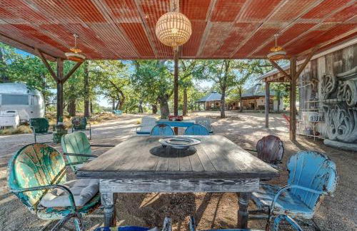 Luxury Airstream Campsite Nestled Beneath Oak Trees Outside of Austin, Texas - Foto 64