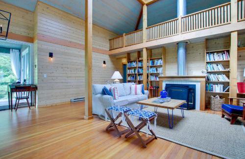 Serene Washington Island Getaway with Private Beach! - Photo 4