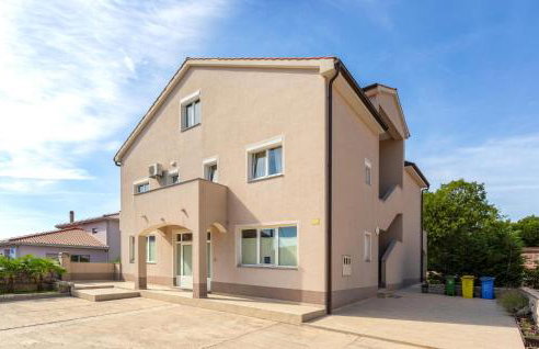 Stunning Apartment In Mladenici - Photo 8