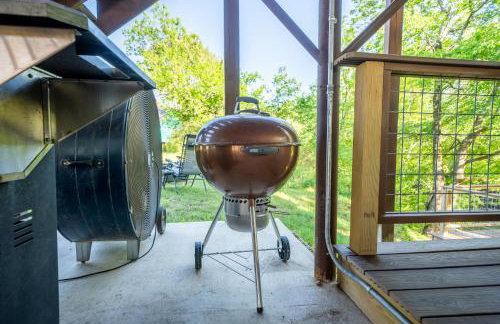 River Lodge Escape with Hot Tub - Foto 48