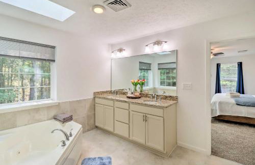 Hot Tub and Deck Gorgeous Retreat in Pocono Summit! - Foto 17