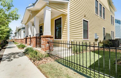 Downtown home with WiFi, central AC, furnished rooftop deck, and full kitchen - Foto 2