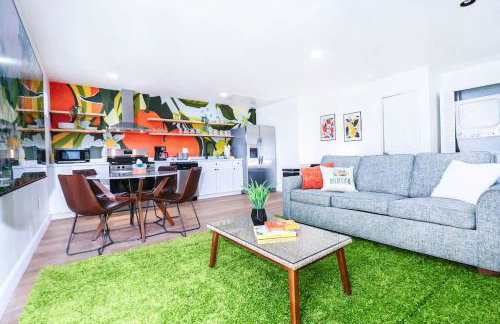 StylishAptWtrGrdnOppLake&Prk&Yrd - Foto 6