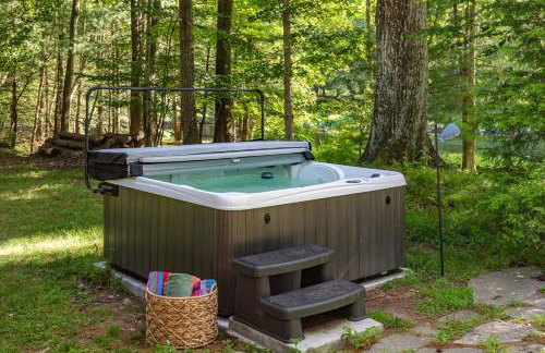 Riverfront Retreat Hot Tub, Firepit & Pool Table - Photo 4