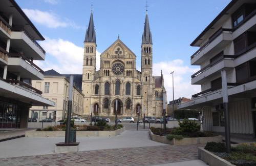 BedinReims elegant green bottle quiet and close to center free parking and wifi free ideal 5 à 9 Adultes - Foto 59