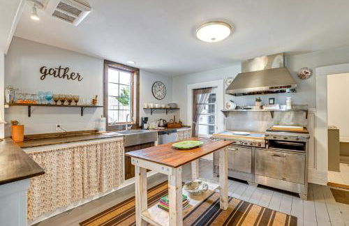 Spacious Vintage Gem with Sunroom in Manistee! - Foto 16