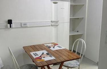 Studio Mobiliado-Quintal - Ar Cond - Ótima Localização - Foto 5