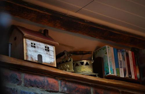 The Laundry Room Romantic cabin, hot tub & views - Photo 15