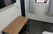 Suíte confortável e econômica perto de tudo - Foto 2