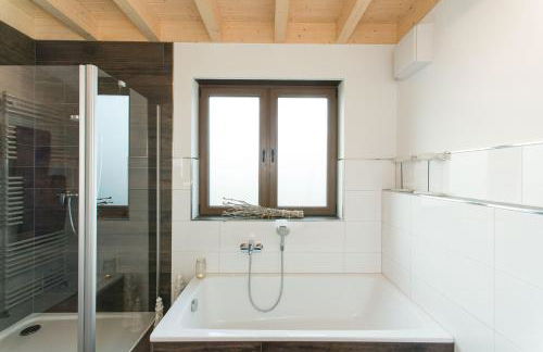 Moderne Ferienwohnung-Seenähe-Terrasse-Parkplatz-Wallbox-Fahrradparkplatz - Foto 15