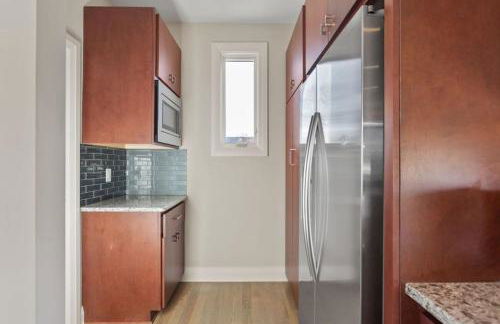 Downtown w Rooftop Deck 4 Bedrooms 3 Baths - Foto 20