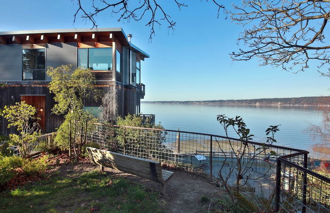 Langley Waterfront Condo by Avantstay A+ Views - Photo 29