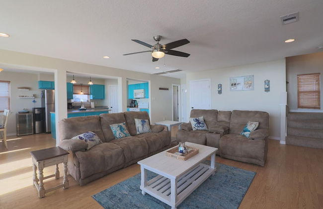 Superb Home With Private Walkover to Beach - Foto 10