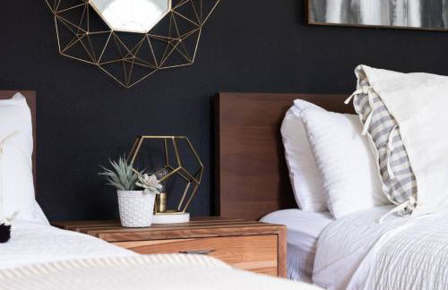 Stylish Modern Farmhouse wYard 10 mins from DT - Foto 6