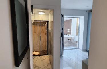 Spacious and bright one bedroom apartment - Foto 9