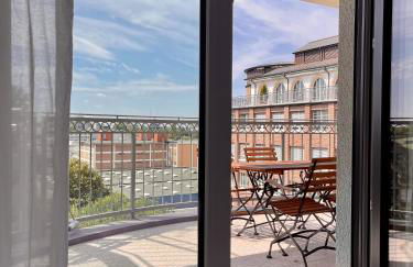 CLS Zentrale City-Wohnung in Hamburg mit E-Laden und Tiefgarage, Klimaanlage, gratis WLAN, Smart TV, großer Balkon, Nespresso Maschine inklusive Kapseln, Blick über Hamburg, Parkplatz, Cafe im Haus, Bushaltestelle direkt gegenüber, Flex Check In - Foto 26