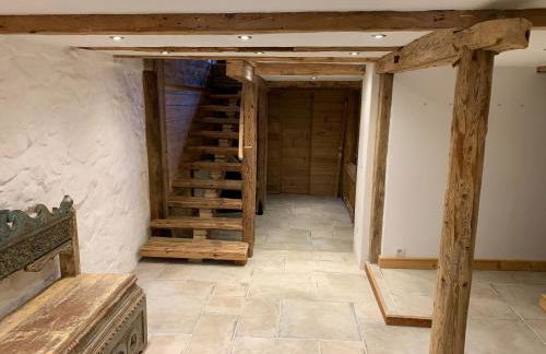 Savoyard Farmhouse - Sleeps 14 Garden & Parking - Foto 22