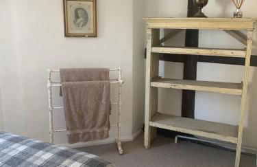 Lovely Two Bedroom Town House - Minimum 2 Night Stay - Foto 14