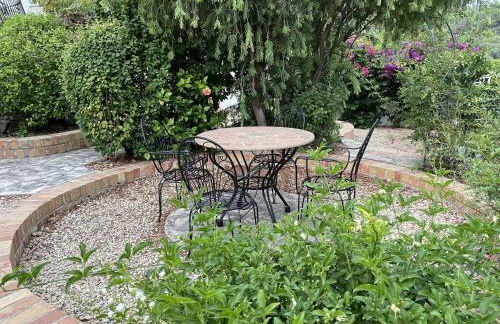 Mediterranean Escape with Garden - Foto 28