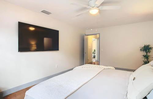 Poolside Paradise with Basketball Court - Foto 30