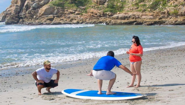 Imparando ad utilizzare la tavola da surf