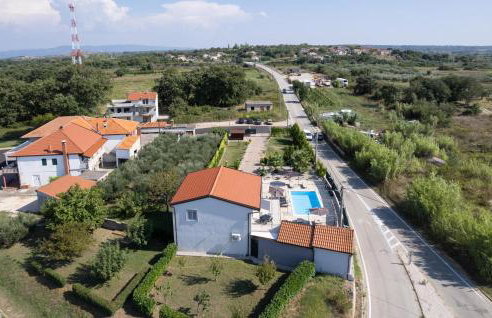 Four-Bedroom Holiday Home In Islam Latinski - Photo 15