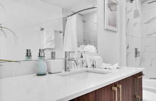 Gorgeous 3-Bed Retreat Mins from Bayside and Parking - Photo 28