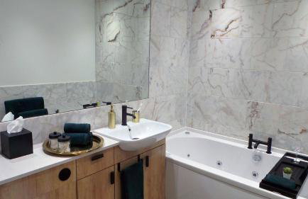 Luxury 1 Bedroom Duplex with Free Parking - Foto 34