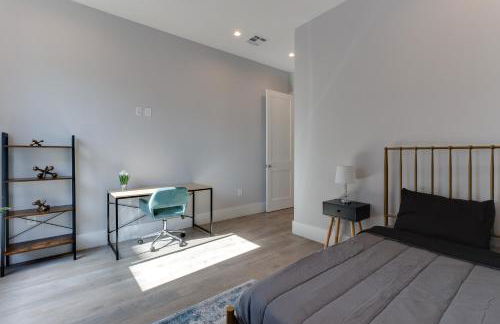 Modern 5 Bedroom Masterpiece With Rooftop Deck - Photo 34