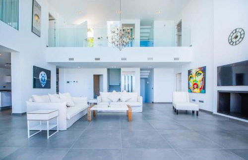 weforyou Exclusive Villa Mairena Private Pool BBQ & Views - Photo 25