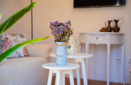 Charming Villa with Private Garden & BBQ - Foto 38