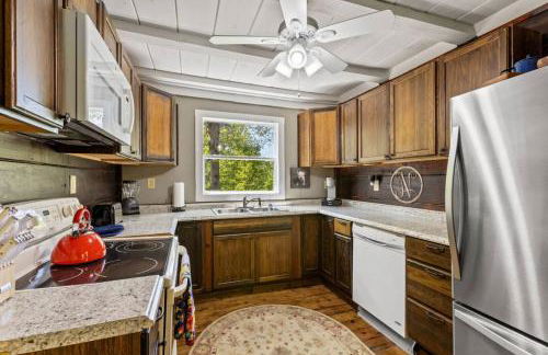 Knotty By Nature- Pet Friendly, Firepit, 150 Acres - Foto 10