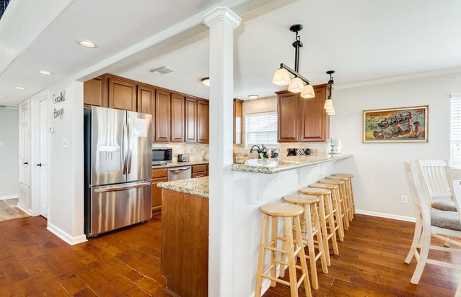 Backyard Oasis Hot Tub and 2 Shaded Decks - Foto 37