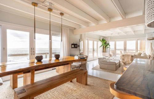 Surfside Villa by Rove Travel - Oceanfront Home with Hot Tub - Foto 19