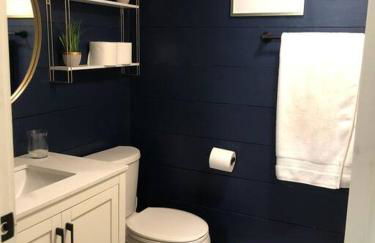 Cozy Cottage w Hot Tub, 5 min walk to Main St - Foto 32