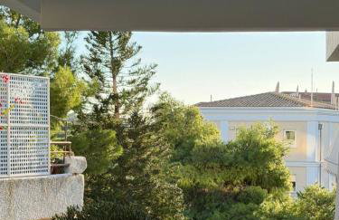 Boho Coastal Retreat with Jacuzzi, 1 min to Beach - Foto 2