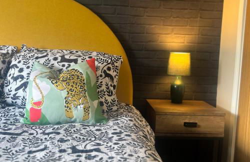 The Longsands Home- Coastal Retreat with Hot Tub - Foto 8