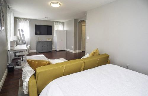 Viva Vegas Cozy 3BR Home Minutes from the Strip - Photo 12